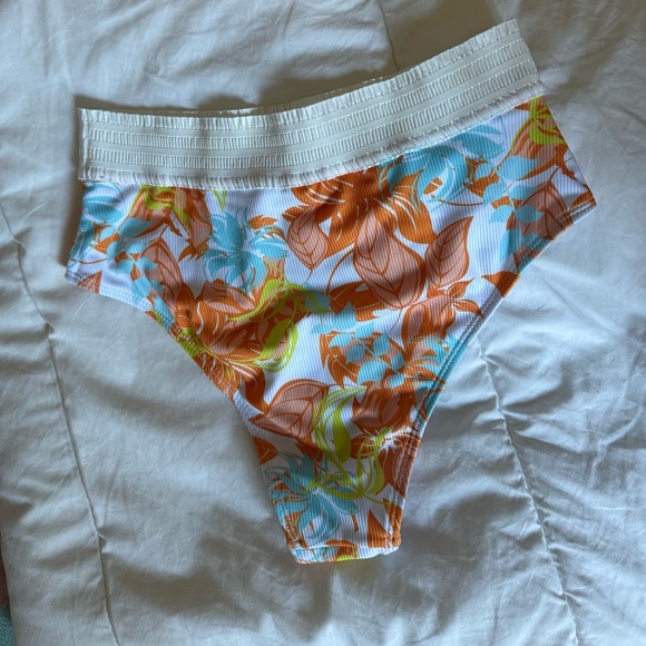 Cupshe two piece high waisted bikini - Picture 4 of 5